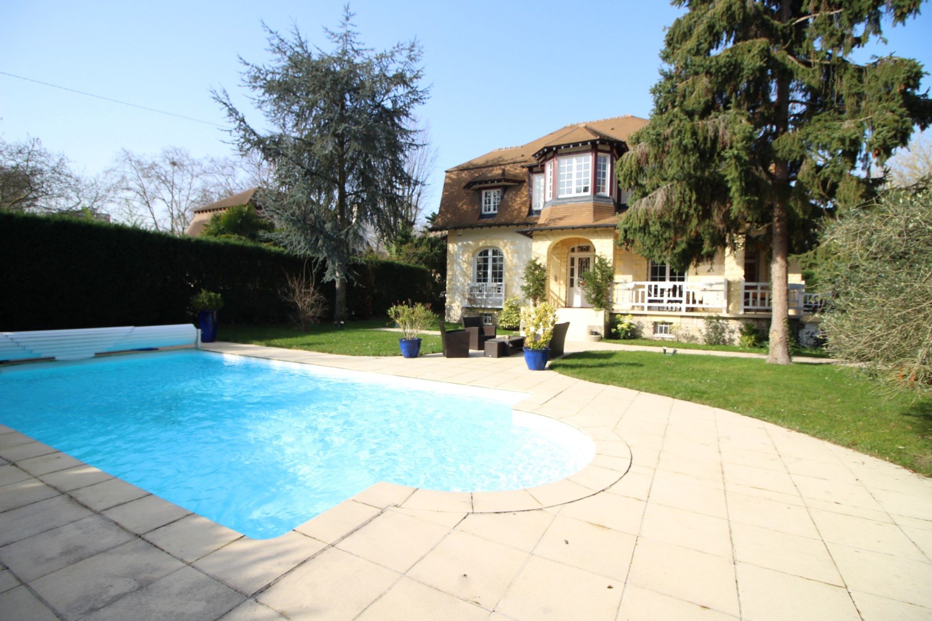 Sale House 10&nbsp;rooms 290&nbsp;m² Le Vésinet
