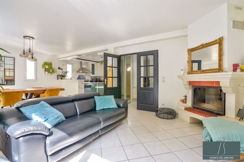 Sale House 6 rooms 110 m² Montesson