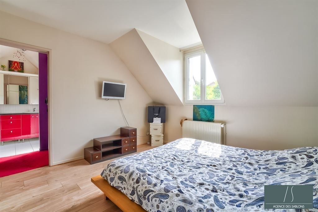 Sale House 6 rooms 110 m² Montesson