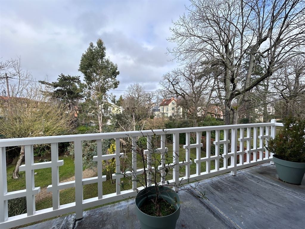 Sale House 7&nbsp;rooms 130&nbsp;m² Le Vésinet