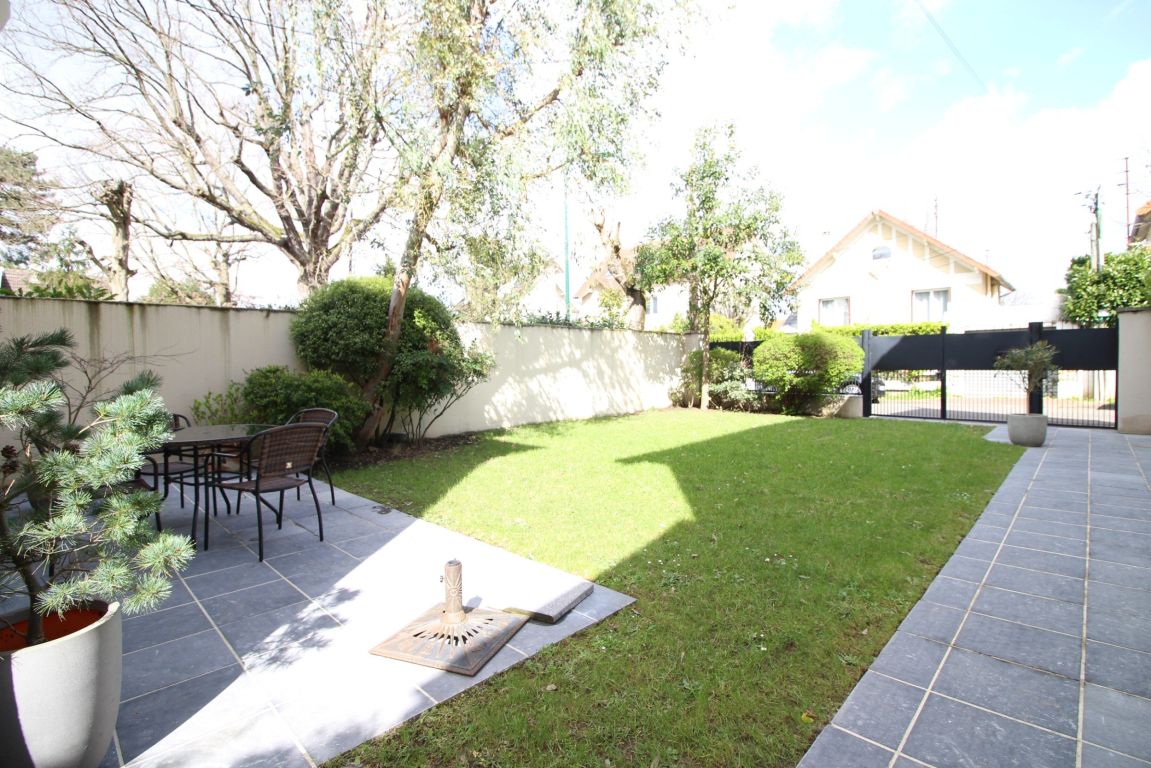 Sale House 7 rooms 170 m² Le Vésinet