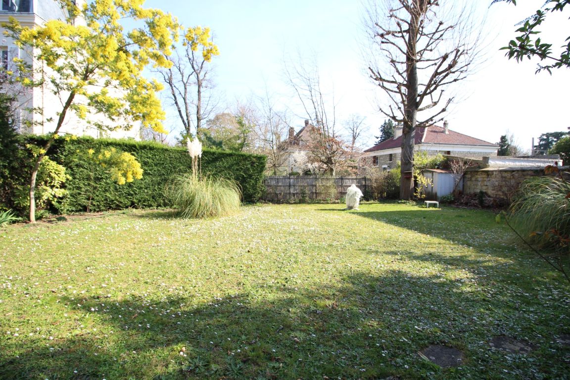 house 5 rooms for sale on LE VESINET (78110) - See details