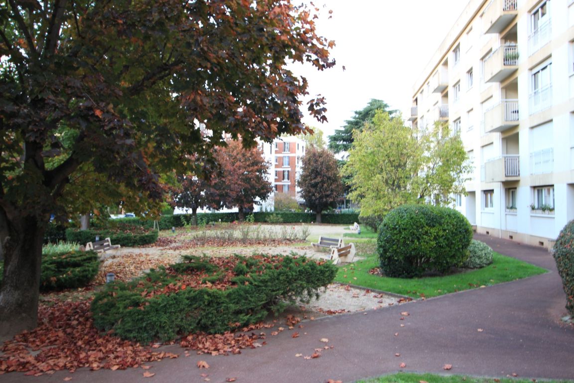 apartment 3 rooms for sale on LE PECQ (78230) - See details