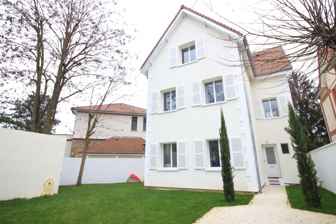 house 8 rooms for sale on LE VESINET (78110) - See details
