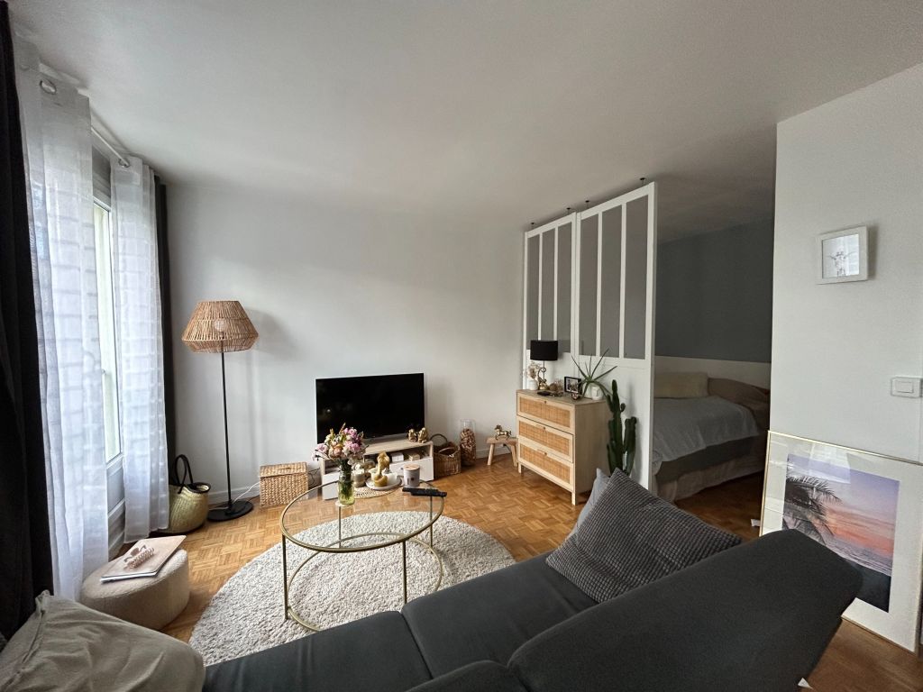 apartment 1 room for sale on LE VESINET (78110) - See details