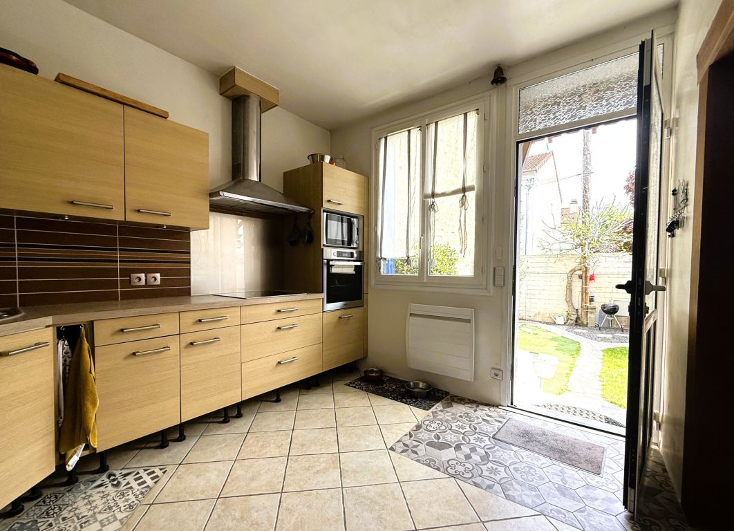 Sale House 5 rooms 92 m² Chatou