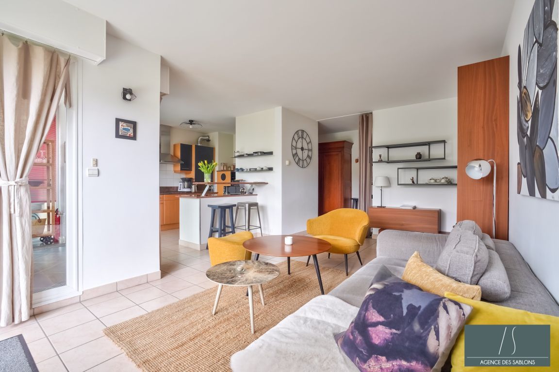 Sale Apartment 4 rooms 81.57 m² Chatou