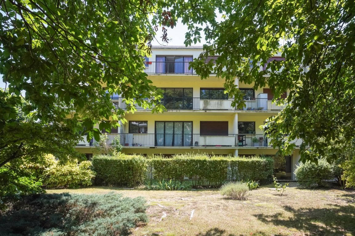 apartment 5 rooms for rent on LE VESINET (78110) - See details