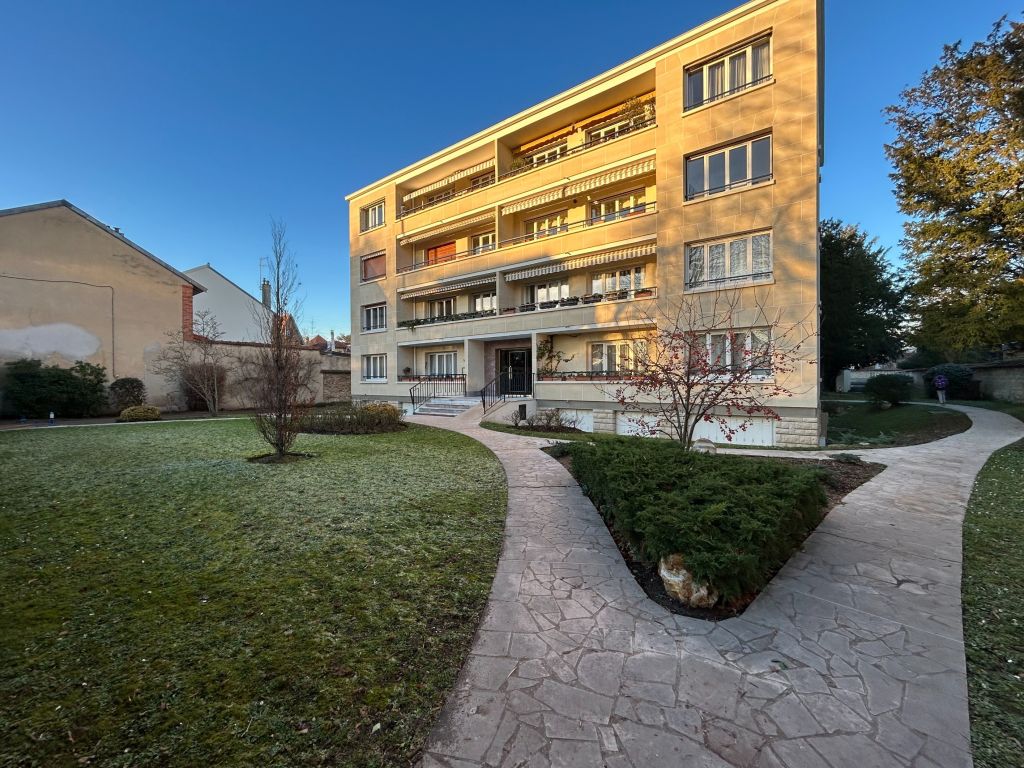 maids room 1 room for sale on CHATOU (78400) - See details