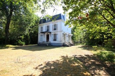 LE VÉSINET CENTRE - Vente maison</br>230 m² sur 1900 m² de terrain